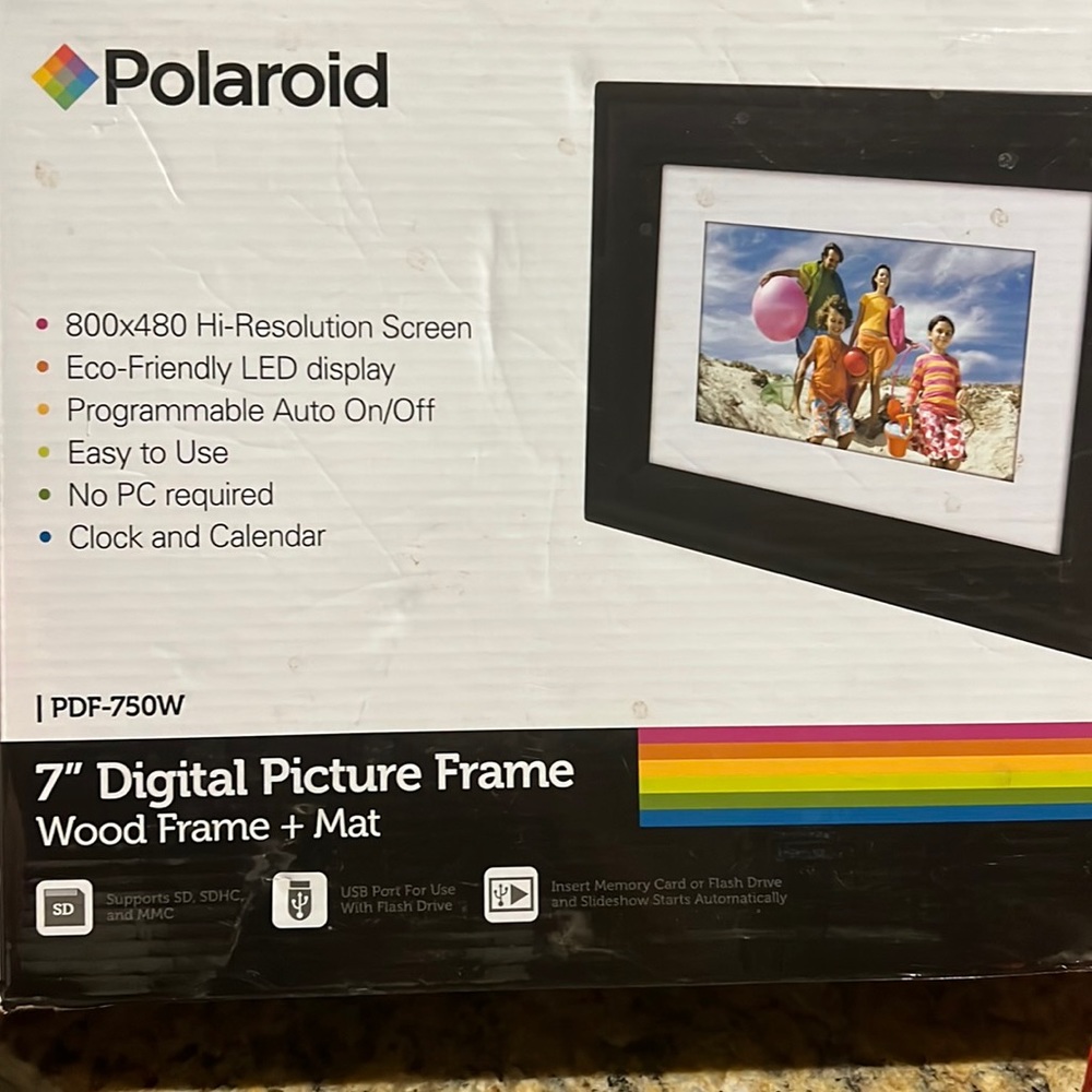 Polaroid digital picture frame‎ 7”